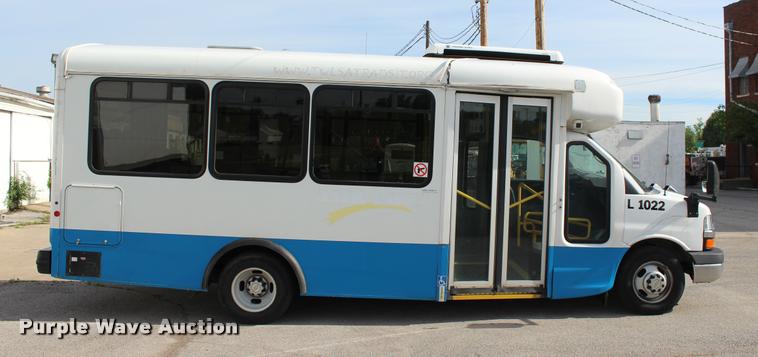 image for item L4992 2010 Chevrolet Express G4500 shuttle bus