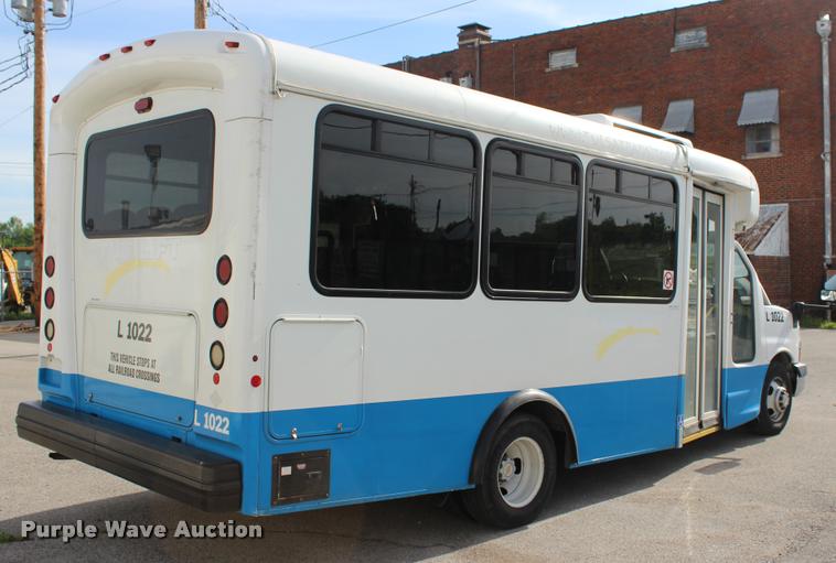 image for item L4992 2010 Chevrolet Express G4500 shuttle bus