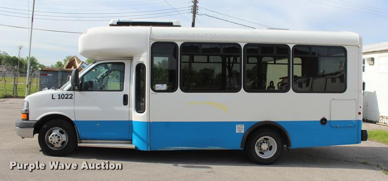 image for item L4992 2010 Chevrolet Express G4500 shuttle bus