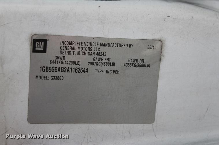 image for item L4992 2010 Chevrolet Express G4500 shuttle bus