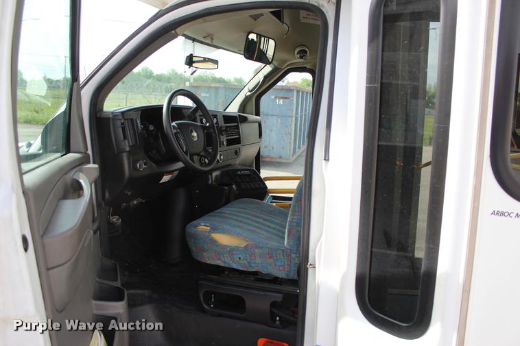 image for item L4992 2010 Chevrolet Express G4500 shuttle bus
