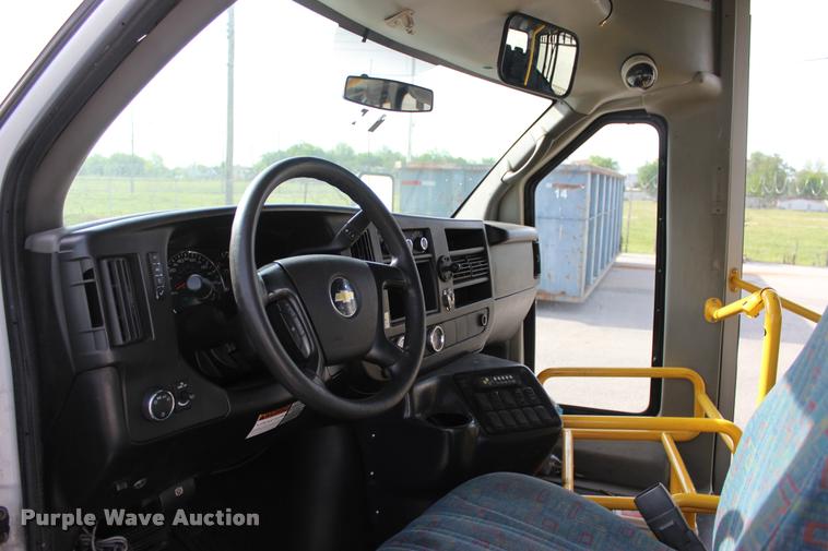 image for item L4992 2010 Chevrolet Express G4500 shuttle bus