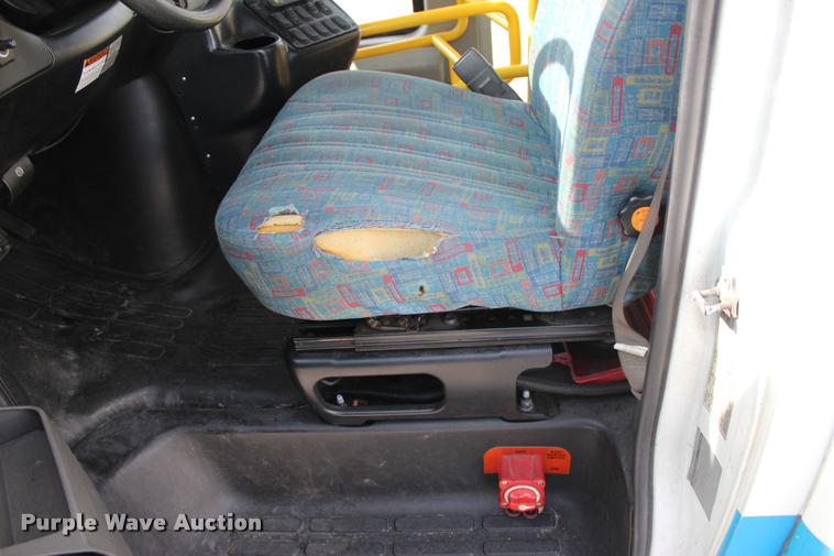 image for item L4992 2010 Chevrolet Express G4500 shuttle bus