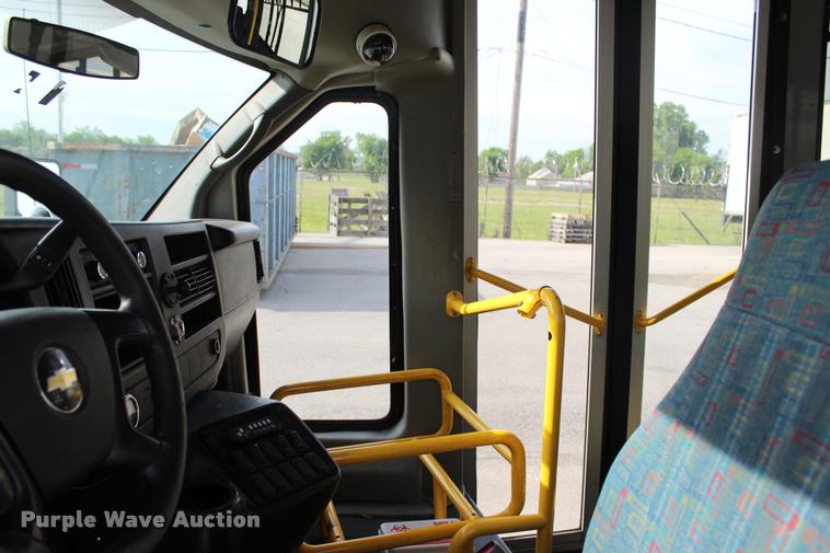 image for item L4992 2010 Chevrolet Express G4500 shuttle bus