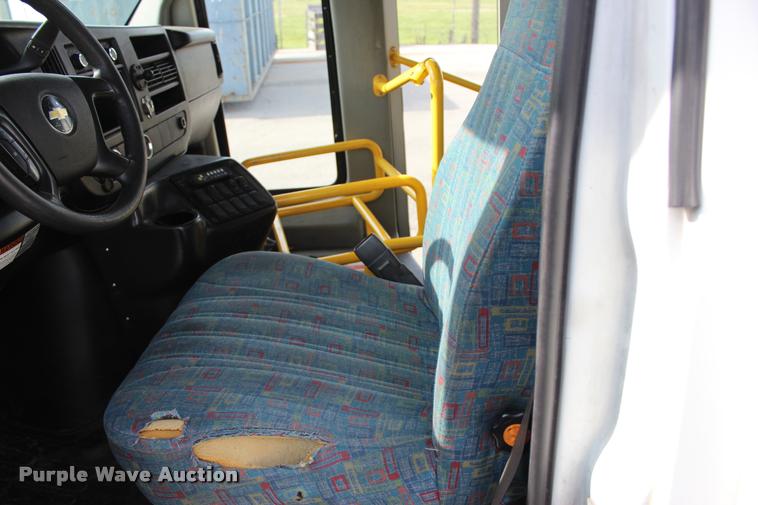 image for item L4992 2010 Chevrolet Express G4500 shuttle bus