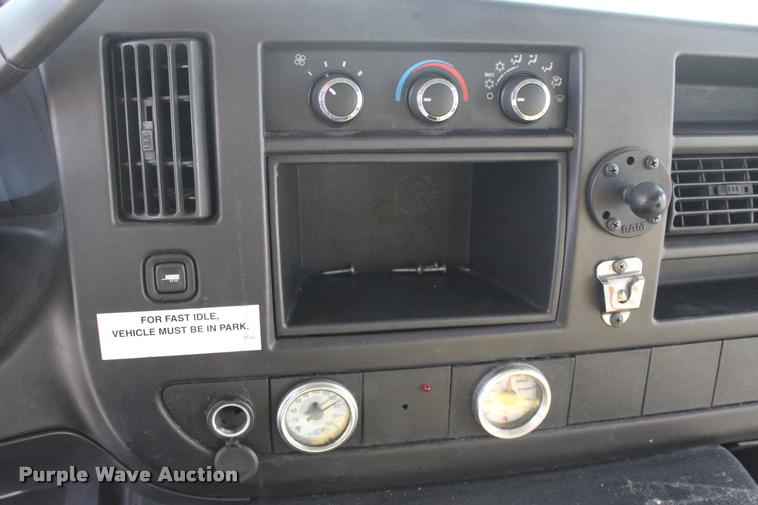 image for item L4992 2010 Chevrolet Express G4500 shuttle bus