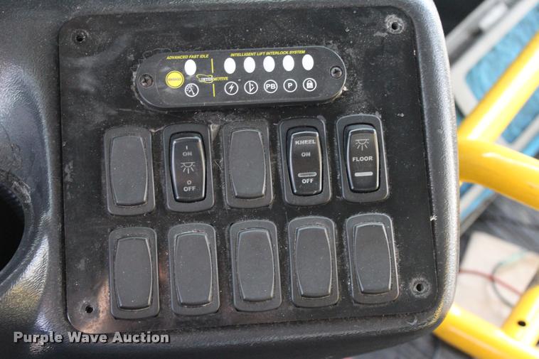 image for item L4992 2010 Chevrolet Express G4500 shuttle bus