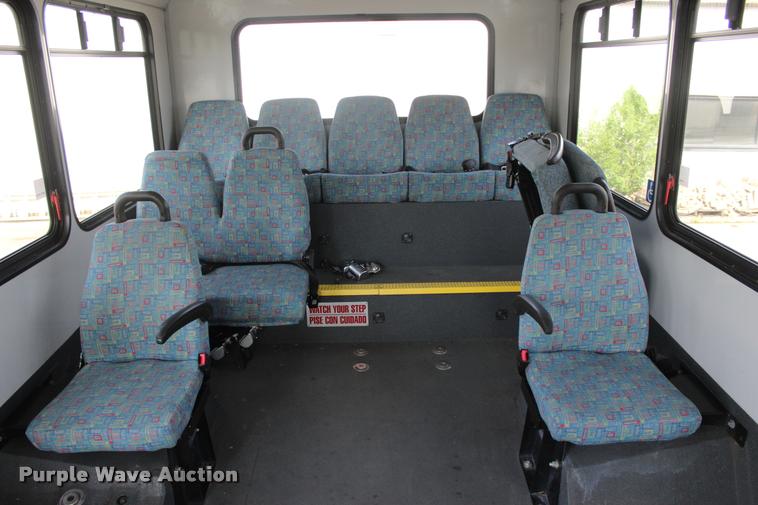 image for item L4992 2010 Chevrolet Express G4500 shuttle bus