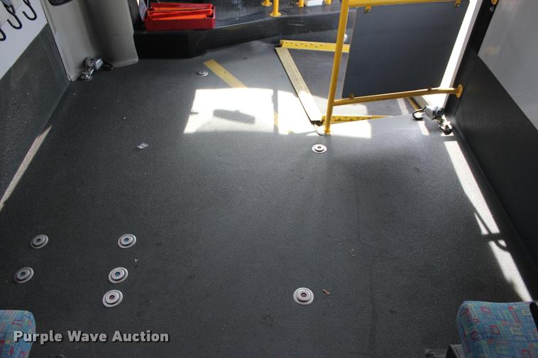 image for item L4992 2010 Chevrolet Express G4500 shuttle bus