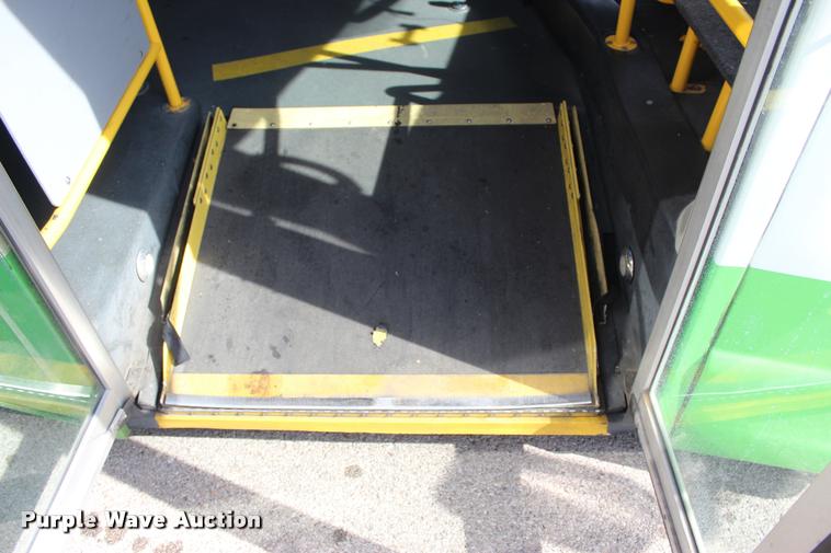 image for item L4992 2010 Chevrolet Express G4500 shuttle bus