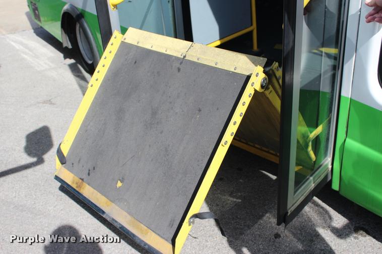 image for item L4992 2010 Chevrolet Express G4500 shuttle bus