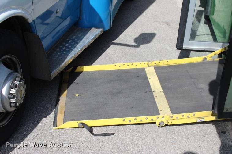 image for item L4992 2010 Chevrolet Express G4500 shuttle bus