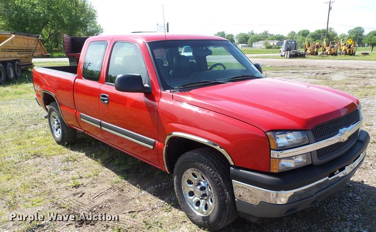 image for item L5550 2005 Chevrolet Silverado 1500 Ext.Cab pickup truck