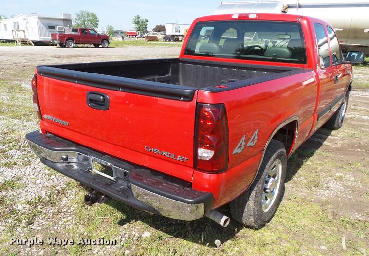 image for item L5550 2005 Chevrolet Silverado 1500 Ext.Cab pickup truck