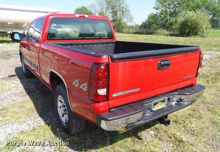 image for item L5550 2005 Chevrolet Silverado 1500 Ext.Cab pickup truck