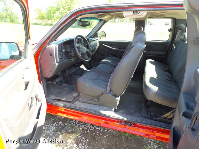 image for item L5550 2005 Chevrolet Silverado 1500 Ext.Cab pickup truck