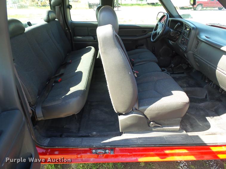 image for item L5550 2005 Chevrolet Silverado 1500 Ext.Cab pickup truck