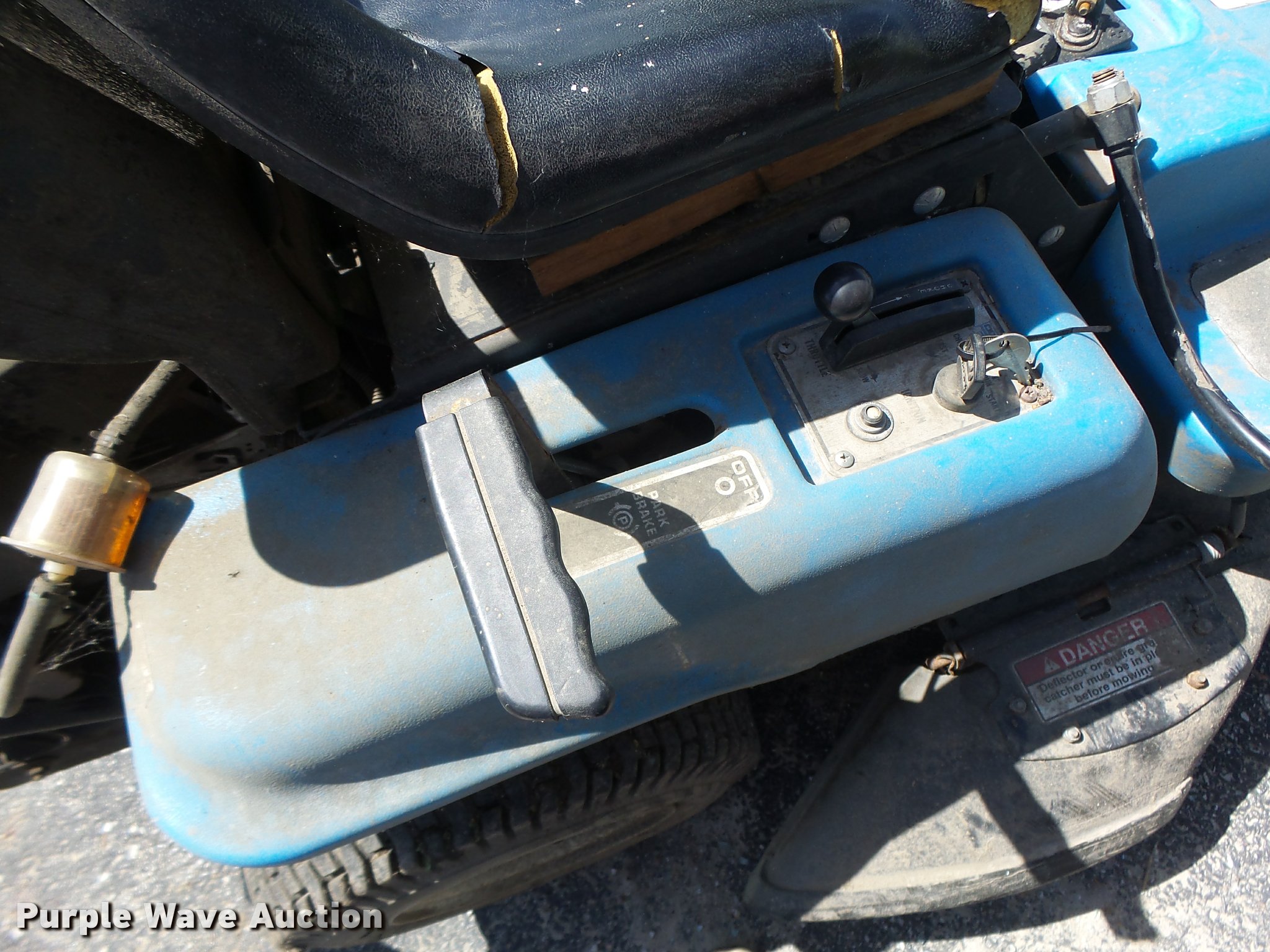 Dixon 3303 ZTR lawn mower in Marshall, MO Item DA9455 sold Purple Wave