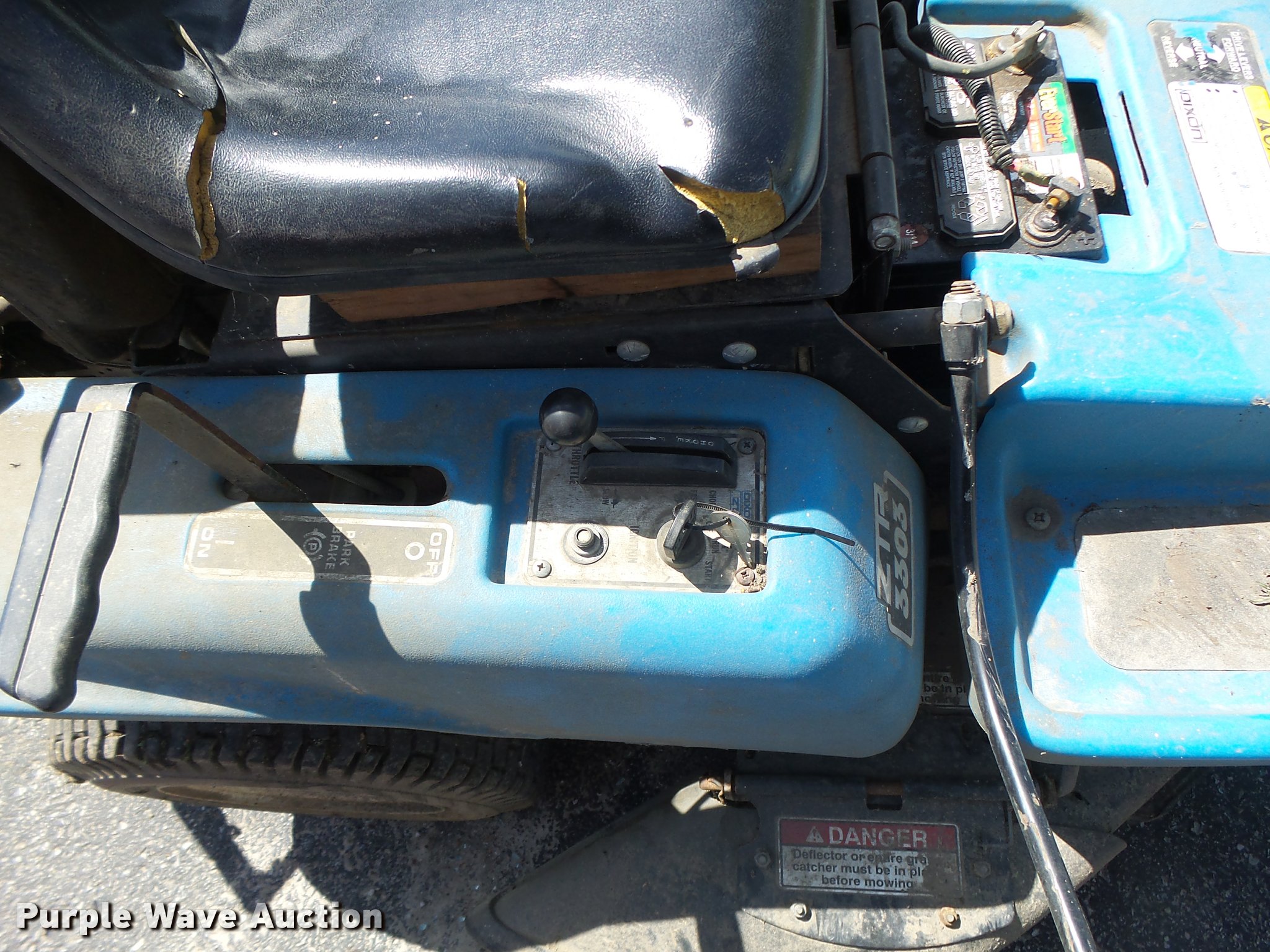 Dixon 3303 ZTR lawn mower in Marshall, MO Item DA9455 sold Purple Wave