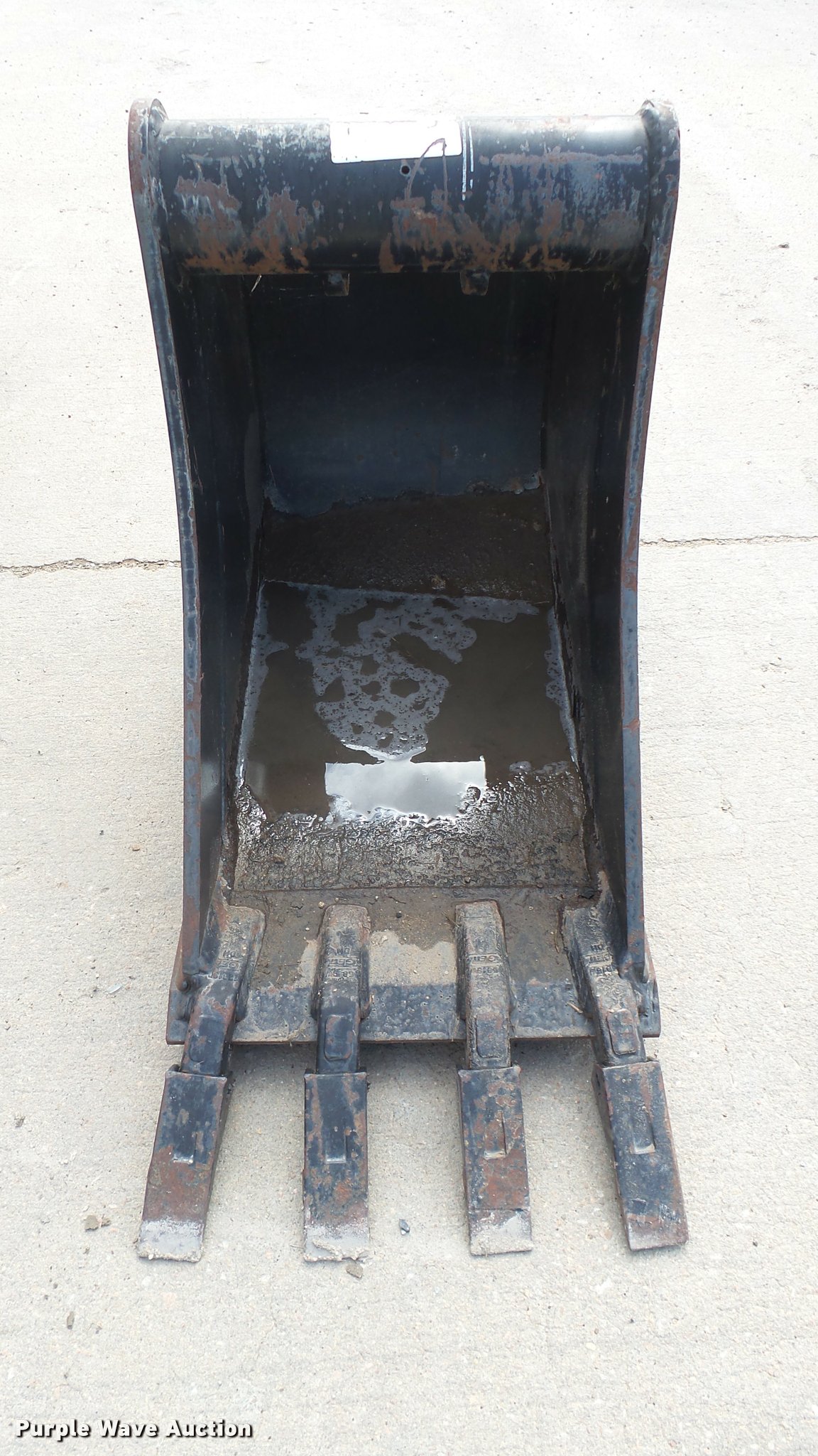Woods excavator bucket in Wichita, KS Item DQ9093 sold Purple Wave