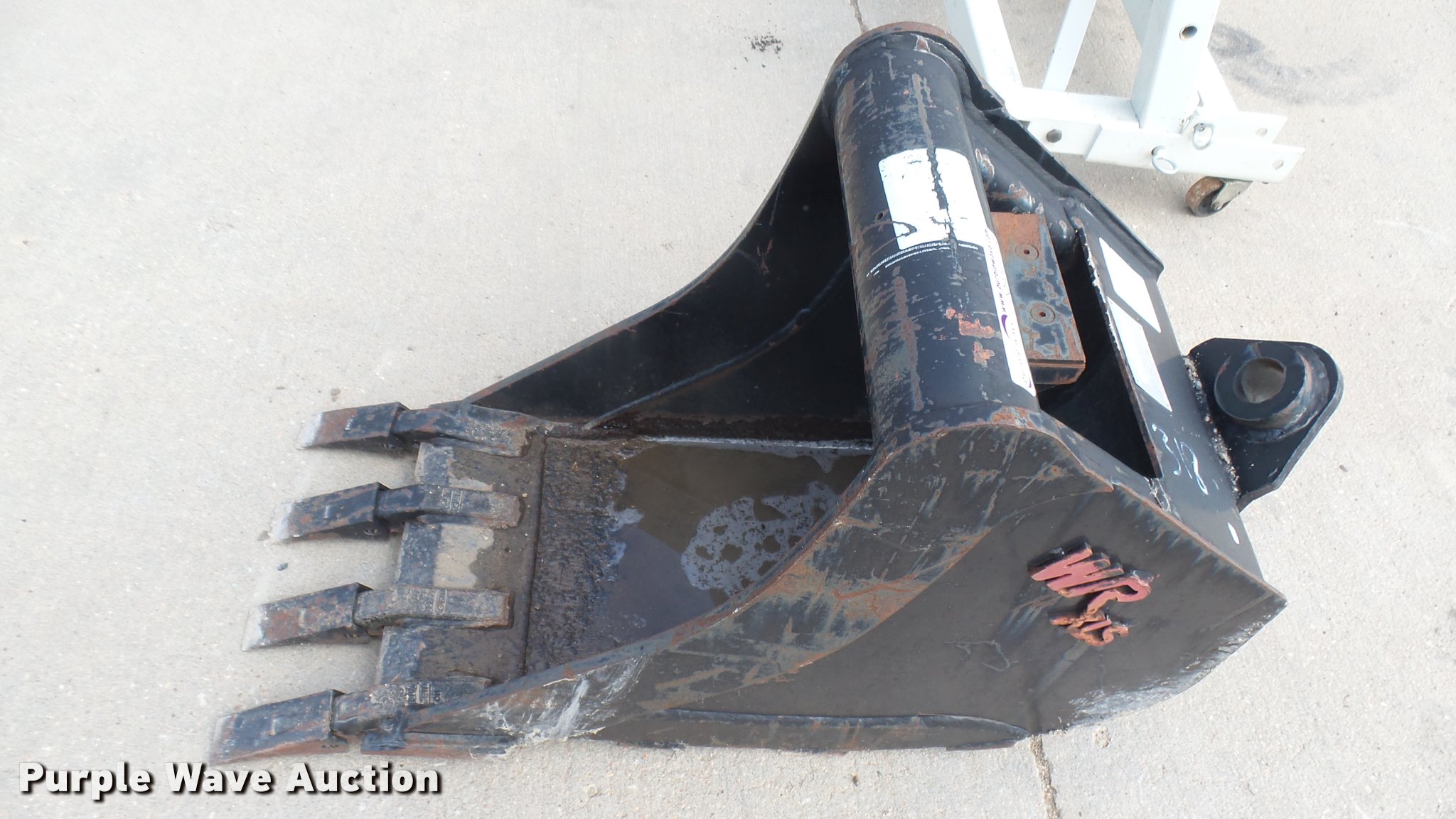 Woods excavator bucket in Wichita, KS Item DQ9093 sold Purple Wave