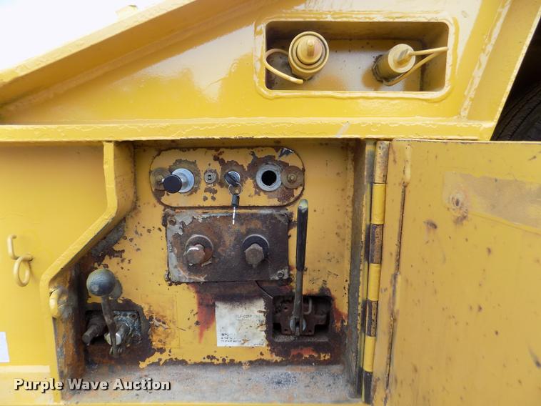 image for item DA0686 2000 Load King 403/4DFPR drop deck equipment trailer