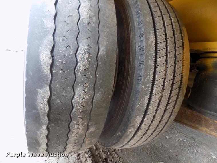 image for item DA0686 2000 Load King 403/4DFPR drop deck equipment trailer