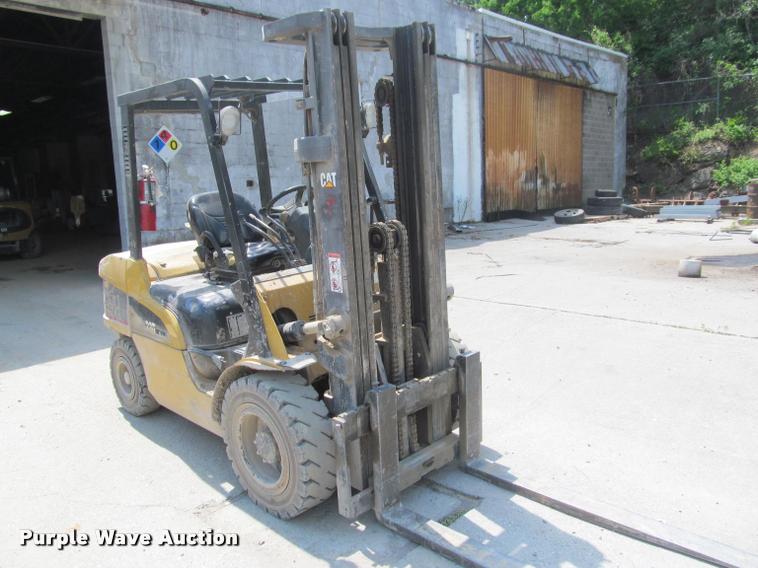 image for item DA1002 Caterpillar P7000 forklift