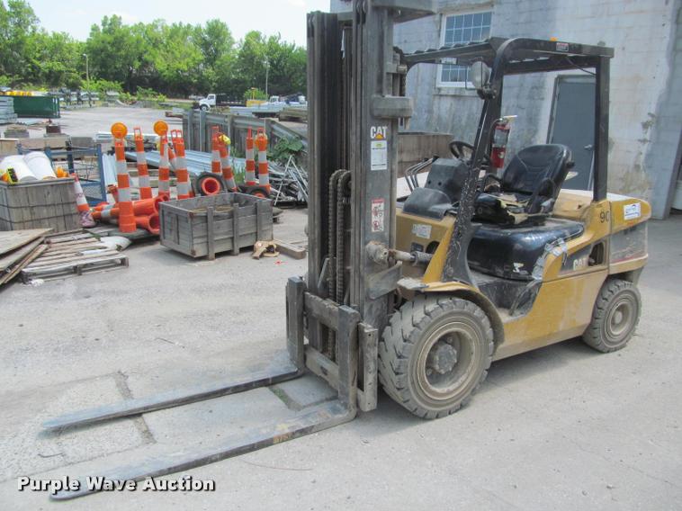 image for item DA1002 Caterpillar P7000 forklift