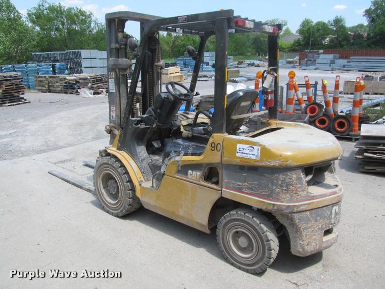 image for item DA1002 Caterpillar P7000 forklift