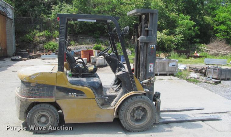image for item DA1002 Caterpillar P7000 forklift
