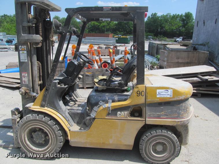 image for item DA1002 Caterpillar P7000 forklift