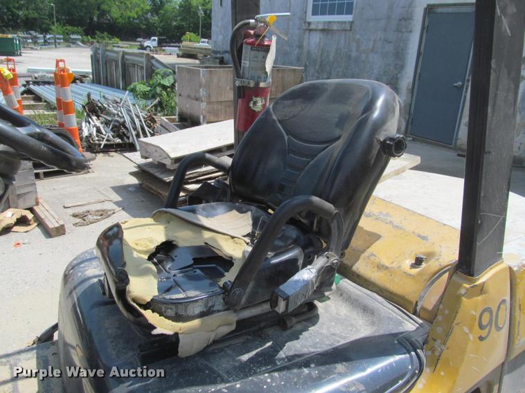 image for item DA1002 Caterpillar P7000 forklift