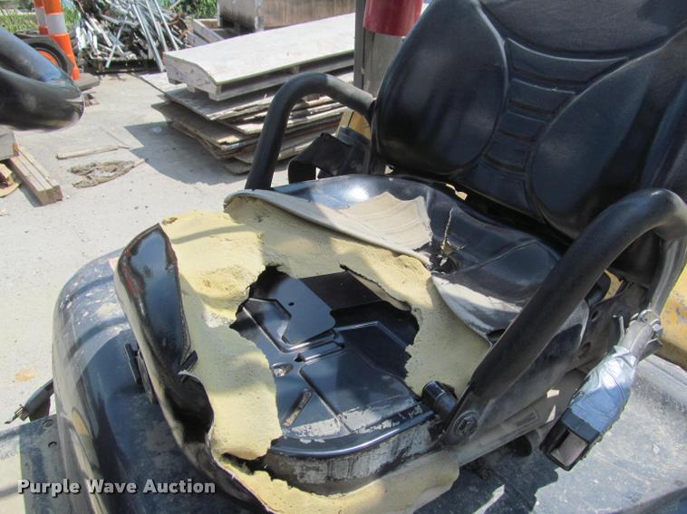 image for item DA1002 Caterpillar P7000 forklift