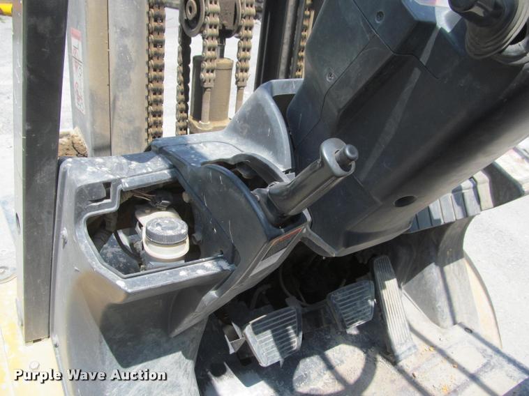 image for item DA1002 Caterpillar P7000 forklift