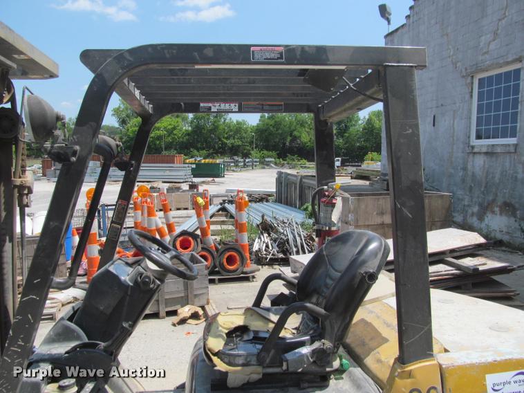 image for item DA1002 Caterpillar P7000 forklift