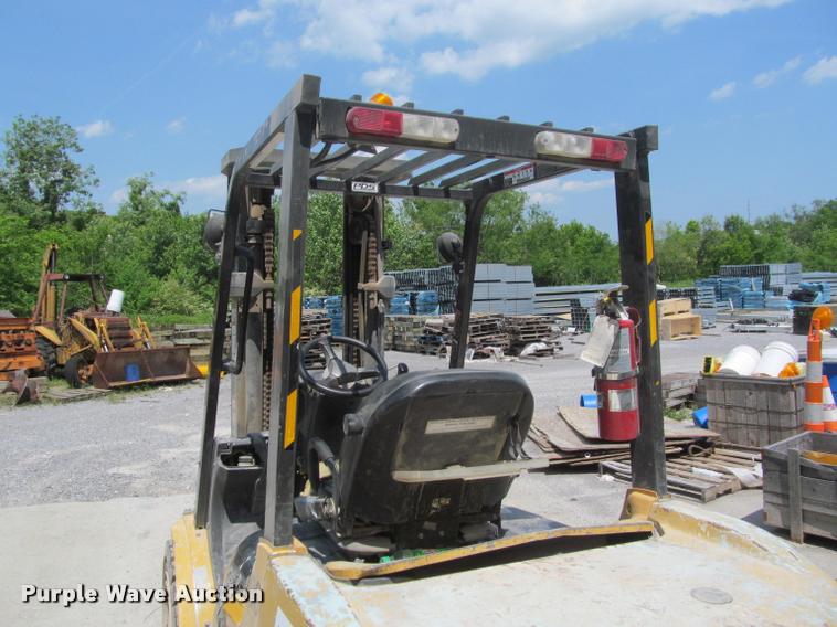 image for item DA1002 Caterpillar P7000 forklift