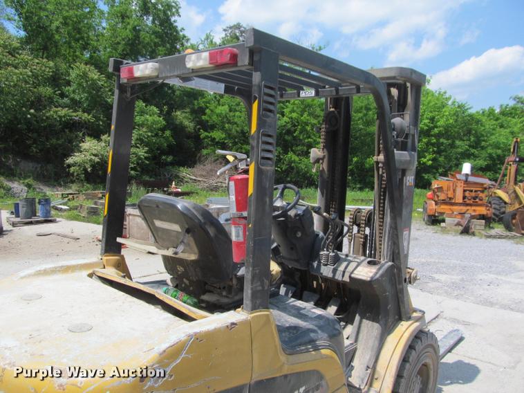 image for item DA1002 Caterpillar P7000 forklift