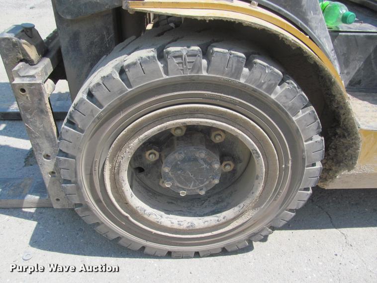 image for item DA1002 Caterpillar P7000 forklift