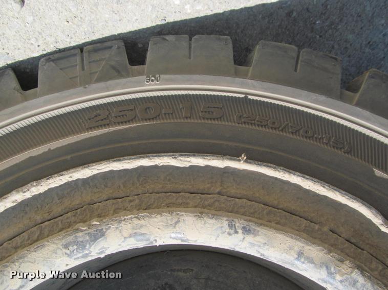 image for item DA1002 Caterpillar P7000 forklift