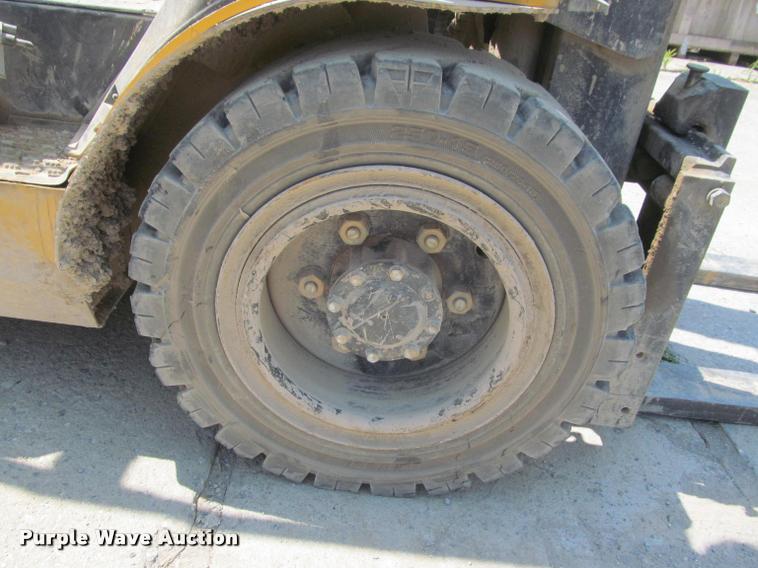 image for item DA1002 Caterpillar P7000 forklift