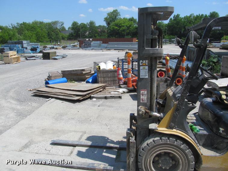 image for item DA1002 Caterpillar P7000 forklift