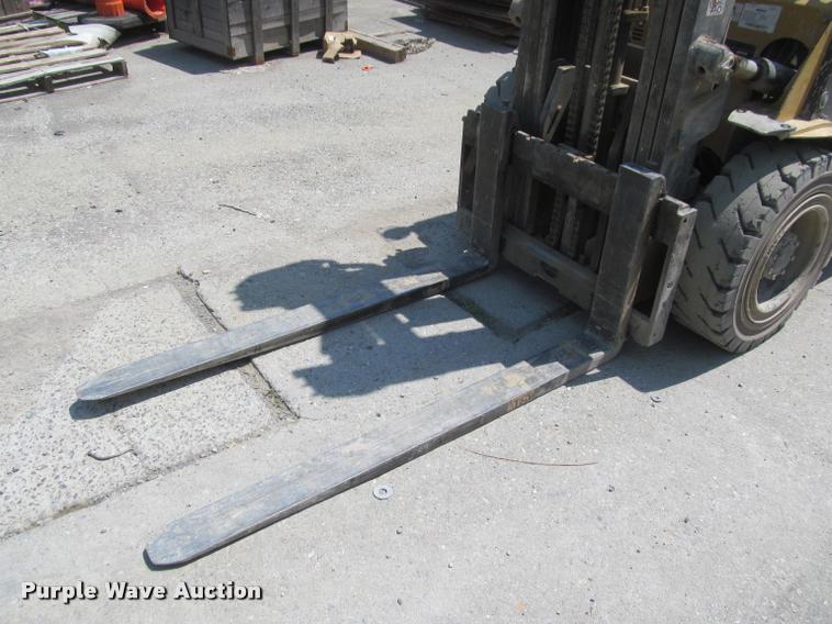 image for item DA1002 Caterpillar P7000 forklift