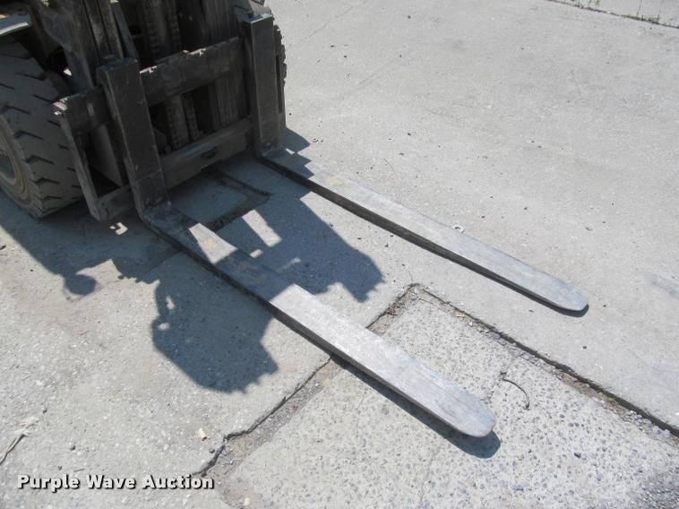 image for item DA1002 Caterpillar P7000 forklift