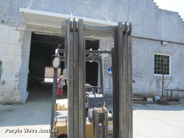 image for item DA1002 Caterpillar P7000 forklift