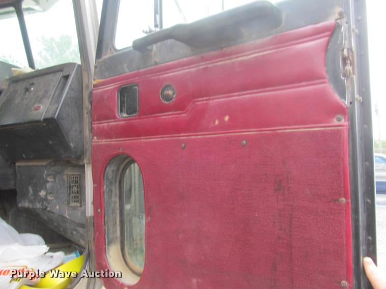 image for item DA1003 1994 Peterbilt 378 dump truck