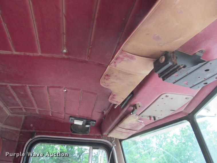 image for item DA1003 1994 Peterbilt 378 dump truck