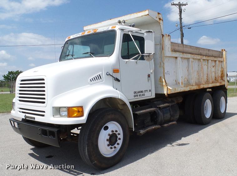 image for item DA6163 1994 International 8100 dump truck