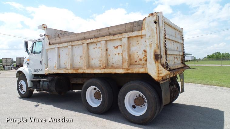 image for item DA6163 1994 International 8100 dump truck