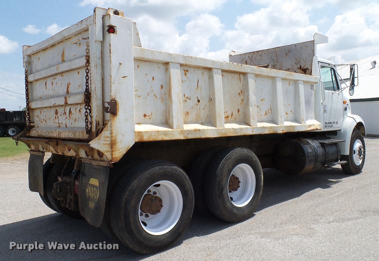 image for item DA6163 1994 International 8100 dump truck